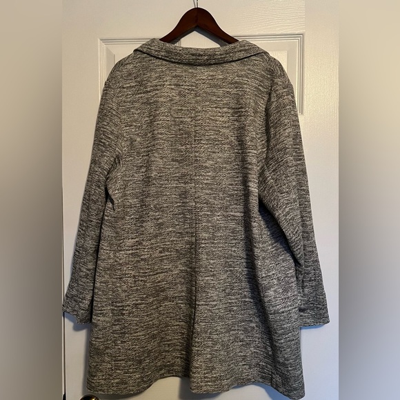 Torrid Size 3x light grey Studio Double Knit boyfriend blazer- great condition! - Picture 7 of 10